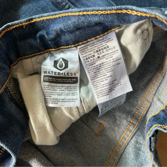 Levi's Men's Straight Jeans in Medium Blue Denim - Picture 4 of 4